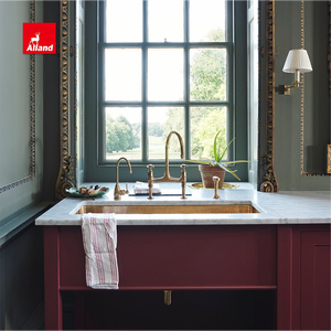 Armoire de cuisine en chêne à panneaux plats, finition peinte rouge Bourgogne classique Alland, avec poignées en laiton <span class=keywords><strong>vieilli</strong></span> pour cuisine de villa - Product Image 3