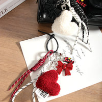 Colgante de Corazón de Felpa con Borla de Cuerda Trenzada, Llavero con Lazo Acrílico Brillante y Letra 'Kiss', Estilo Y2K Urbano, Accesorio para Bolso
