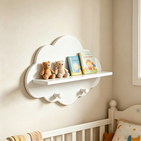 Étagère murale en bois blanc nuage moderne personnalisée avec crochets pour le salon