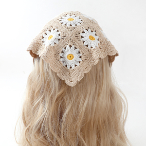 <span class=keywords><strong>Bandane</strong></span> floreali all'uncinetto graziosi capelli Boho triangolo lavorato a maglia margherita fascia Vintage testa fazzoletto <span class=keywords><strong>per</strong></span> ragazze - Product Image 2