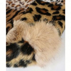 Autumn and Winter New Style Animal Print Fur <b>Patch</b> Crossdbody Bag Girls Fashion Shoulder Bag Leopard Zebra Plush Shoulder Bag - Product Image 4