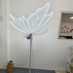 Sfondo Luminoso Grande da Appendere con Luci e Farfalle Artificiali Romantiche Vintage di Colore Personalizzato per Decorazioni Nuziali - Product Image 3