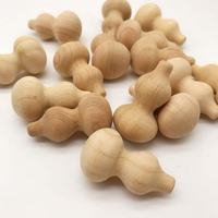Pendentif artisanal en bois de gourde de pêcher, en bois massif couleur bois naturel, 40*20mm, en stock maintenant.