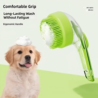 Brosse de bain en silicone pour animaux de compagnie avec distributeur de savon intégré, réservoir de shampoing, poils doux pour le toilettage des chiens et des chats sous la douche