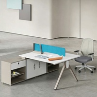 Poste de travail de bureau modulaire de classe E0 pour 4 personnes avec chaise et armoire de rangement longue – Mobilier de bureau financier