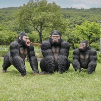 Statue de Famille de Gorilles en Résine Personnalisée, Grande Sculpture d'Animaux Sauvages en Résine pour Parc à Thème et Ornement de Musée