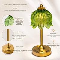 Lampe de table LED moderne en cristal, lumière blanche chaude, rechargeable par USB, bouton manuel, lampe décorative pour chambre à coucher