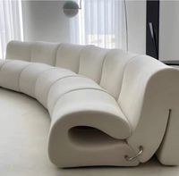 Canapé moderne italien minimaliste à effet d'ondulation, canapé en tissu velours d'agneau incurvé de luxe léger pour villa ou appartement