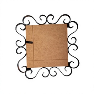Cadre photo en fer forgé avec finition noire, parfait pour les murs de galerie à la maison et la décoration des salons et bureaux - Product Image 1