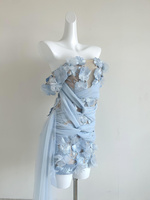 Robe de cocktail mini moulante asymétrique A12614 avec broderies florales, épaules dénudées et détails en maille croisée