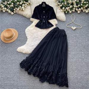 Ensemble élégant deux pièces pour femme : Haut en dentelle et sequins à col en V, et jupe longue en tulle à fleurs 3D – Robe de soirée de célébrité - Product Image 6
