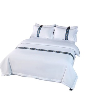 Set di Quattro Pezzi per Letto d'Albergo di Lusso Personalizzato all'Ingrosso, Stile Lenzuolo Piatto, Copripiumino Bianco, Copriletto di Fabbrica - Product Image 5