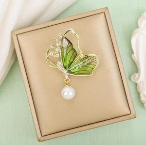 Broche de mariposa con perlas y borlas, broches de insectos con pedrería para mujer, broche para corsage, cárdigan y traje - Product Image 2