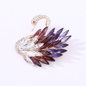 Nouvelle Broche Cygne en Cristal Noir Exquise pour Femme, Style Européen et Américain Tendance, Nouvelle Broche Élégante pour une allure raffinée - Product Image 6