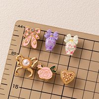 Aksesoris Sepatu Lele Copper Hole - Liontin Seri Eropa - Warna Emas Tahan Lama - Seri Kupu-kupu Hati - Desain Baru Trendi DIY