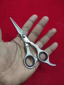 Tijeras de peluquería de titanio con borde de maquinilla de afeitar profesional de acero japonés J2 (6,5 ") - Product Image 6