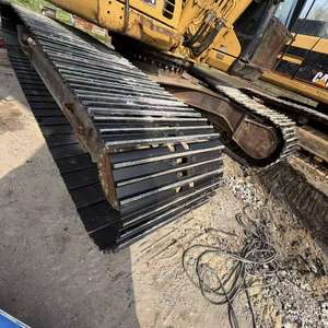 Excavadora de cadenas 320CL modelo 2023 usada con motor y bomba, 20 toneladas de peso operativo, capacidad de cazo de 1m, en venta. - Product Image 5