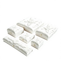 Boîte cadeau de bijoux haut de gamme gaufrée, boîtes à colliers exquises à couvercle rabattable pour cadeaux, boîtes à bijoux en papier floqué