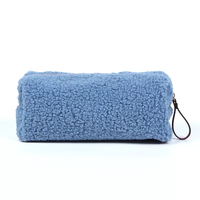Cadeau promotionnel d'hiver personnalisé trousse de maquillage voyage portable mignon moelleux sac de rangement pour outils de beauté organiser une longue pochette à cosmétiques en peluche