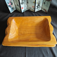 Handgesneden decoratieve schaal van massief hout, handgemaakte houten fruitschaal voor op tafel