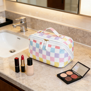 Sac de rangement pour maquillage en PVC imperméable extensible tendance, motif damier, grande capacité, sac de toilette rayé pour la salle de bain - Product Image 5