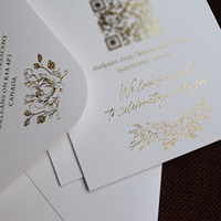 Invitation de luxe au design unique pour événements festifs, en papier blanc avec dorure à chaud, pochette en vélin et enveloppe, pour mariage et événements.