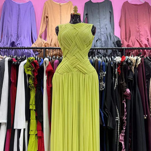 TONGXI Vestido de Noche de Alta Gama al por Mayor para Banquete, Falda Plisada de Primavera para Mujer, Sin Mangas, con Cintura Ajustada y Diseño Cruzado - Product Image 3