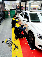 Dalles de sol de garage emboîtables pour atelier de teinture de vitres, tapis de sol en plastique auto-drainants pour centre de lavage et d'entretien automobile