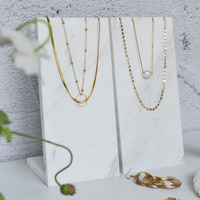 Shein bleu-pendentif en pierre naturelle OEM, luxe, collier, présentoir de bijoux en marbre blanc