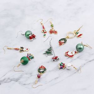 Aleación chapada en oro Árbol de Navidad Muñeco de nieve Pendientes colgantes Lindo divertido Santa Copo de nieve Regalo Cristiano - Product Image 2