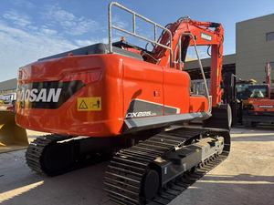 Excavatrice sur chenilles Doosan DX225 d'occasion, modèle 2020, moteur Doosan, boîte de vitesses, pompe hydraulique, poids opérationnel de 23200 kg, taille moyenne - Product Image 3