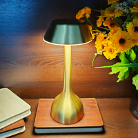 Lampe de table sans fil rechargeable en aluminium, étanche IP54, avec télécommande, design moderne, simple, écologique et élégant pour la décoration de chambre à coucher (vente en gros)