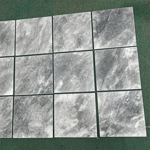 Baldosas de Travertino Beige <span class=keywords><strong>Blanco</strong></span> Antiguo Natural para Piscina, Acabado Cepillado y Cincelado, Mármol Gris Plateado, Patrón Francés, para Pavimentación de Patio - Product Image 1