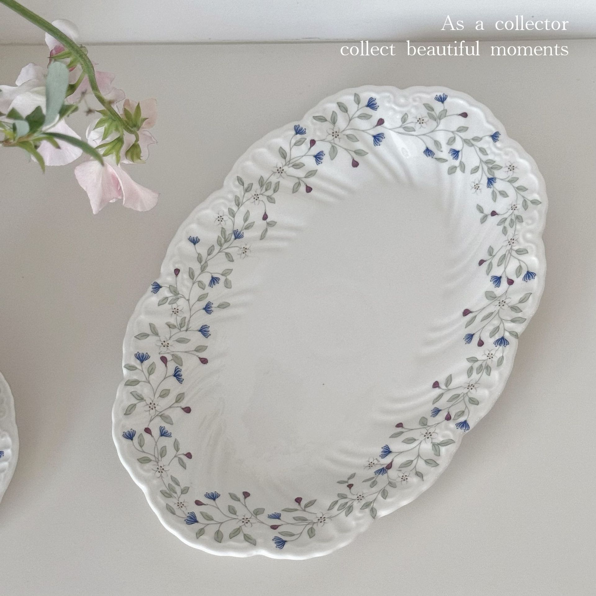 Blue flower branch oval disc 301952