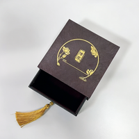 Boîte cadeau rigide personnalisée en feuille d'or avec manchon et structure coulissante pour bijoux, cosmétiques et emballages de détail haut de gamme