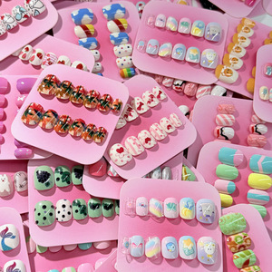 Faux ongles autocollants pour enfants, motifs de dessins animés mignons, styles aléatoires, réutilisables et amovibles, pour manucure DIY, cadeau de fête, vente en gros - Product Image 2