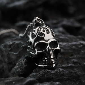 Yunnique – collier avec pendentif tête de mort en acier inoxydable pour hommes, Style Hip Hop Punk, design géométrique, asymétrie, bijoux à la mode - Product Image 3