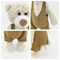 Ours en peluche personnalisé en crème, jouet doux et câlin avec salopette tricotée marron pour cadeau d'anniversaire de bébé