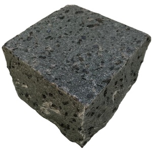 Adoquines de Piedra Basáltica Gris Natural de Bali, Duraderos, Ecológicos, Diseño Moderno, Forma Cuadrada para Uso en Exteriores - Product Image 1