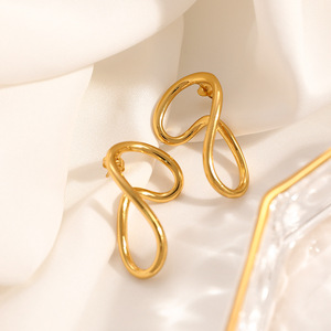 ต่างหูสแตนเลสทรงเลขแปด ชุบทอง 18k เครื่องประดับแฟชั่น - Product Image 3
