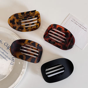 डकबिल पकड़ के साथ आरामदायक घुमावदार रेसिन बाल क्लिप और मजबूत दांतों के लिए नए फ्लैट गोलाकार खोखले डिजाइन - Product Image 4