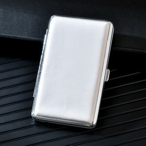 Vente en gros de 20 porte-cartes en cuir PU pour femmes, étui à cigarettes avec clip métallique, ouverture automatique, personnalisé - Product Image 4