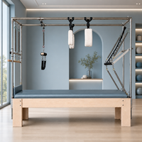 Table trapèze Cadillac en bois d'érable bleu ardoise, avec pieds monobloc antidérapants, pour maisons contemporaines et studios de club