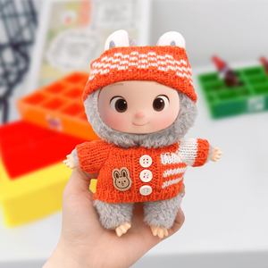 Vente en gros d'usine Mini jouet en peluche mignon de dessin animé 17 cm Poupée en coton Ensemble de vêtements et d'accessoires - Product Image 1