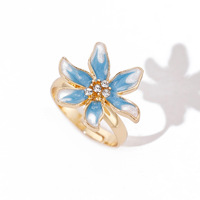 Bague en acier inoxydable moderne, motif floral effet goutte d'huile, design de niche tendance, nacrée, ouverte et réglable, bijou de main