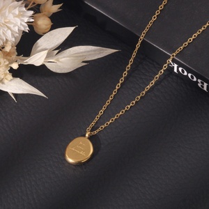 สร้อยคอจี้ทรงเรขาคณิตทันสมัยชุบทอง 18K ทำจากสแตนเลสสตีลสำหรับผู้หญิง สายคล้องคอ กันน้ำ ไม่หมอง พร้อมสลักชื่อ ใช้ได้ทุกวัน - Product Image 1
