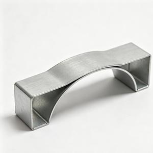 Service de fabrication sur mesure de tôles pour support de fixation de tuyau en acier avec trou pour montage - Product Image 5
