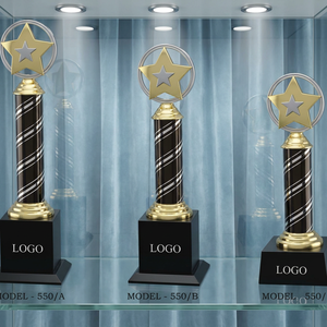 Trofeo Estrella con Acabado Metálico Dorado, Base Negra, Modelo 550 Grabado, Portátil, para Eventos Deportivos y Bodas - Product Image 1