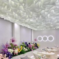 Luminaires suspendus en papier texturé pour restaurants et hôtels, installation facile avec accessoires complets, personnalisables