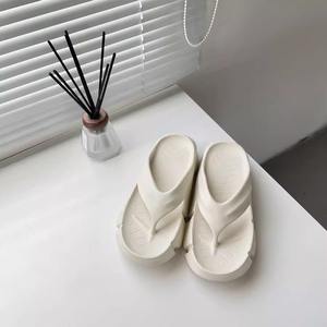 Sandalias de tacón alto de una pieza de EVA estilo deportivo para mujer, con plataforma elevadora, tipo chancla, para verano 2026, para chicas pequeñas, para playa y mar. - Product Image 4